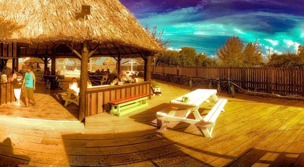 Hostel The Venue - Utila Exterior foto
